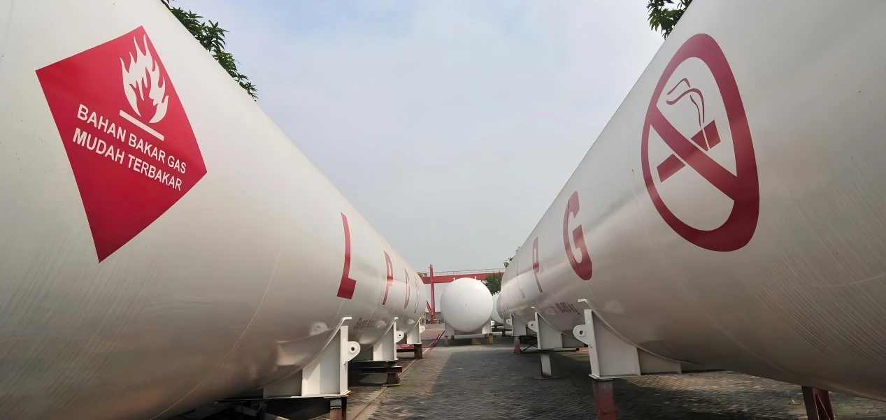 Máquina laminadora de placas de 12 metros para fabricación de tanques ? PT. MECO INOXPRIMA, Indonesia