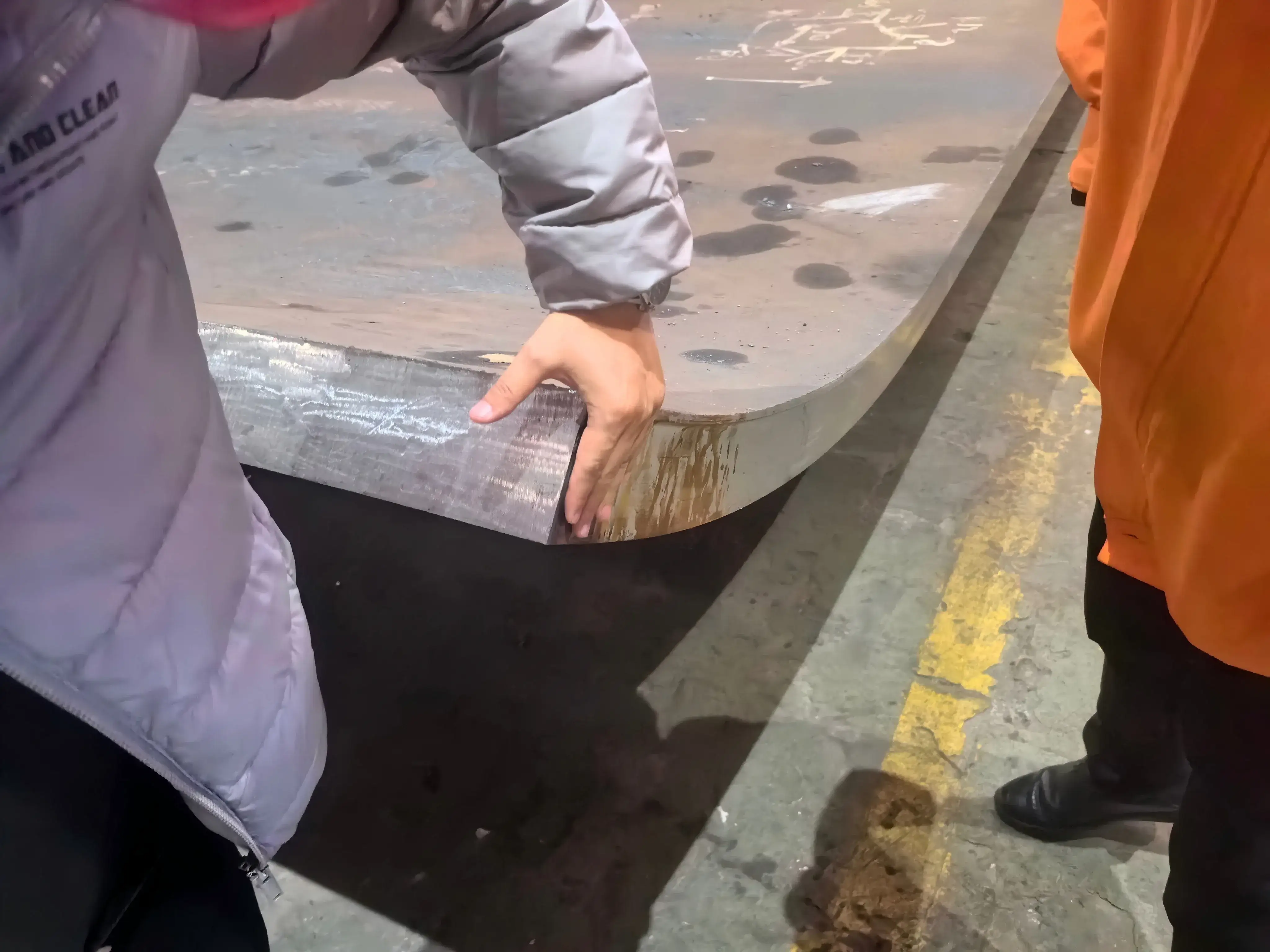 Detalle de máquina de rodado de placas de gran tonelaje 3