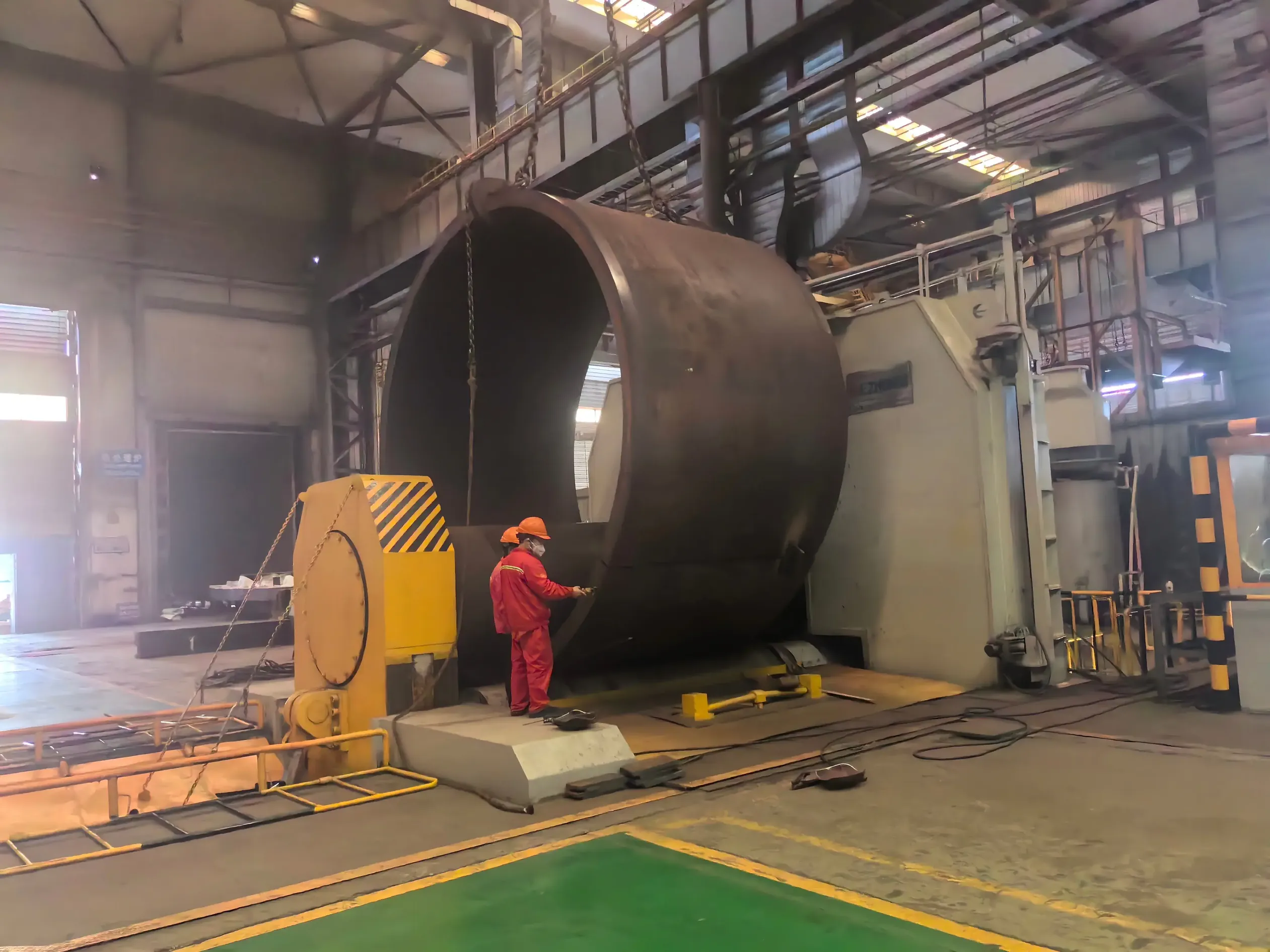 Estructura completa impulsada hidráulicamente horizontal hacia abajo de máquina de doblado de 3 rodillos