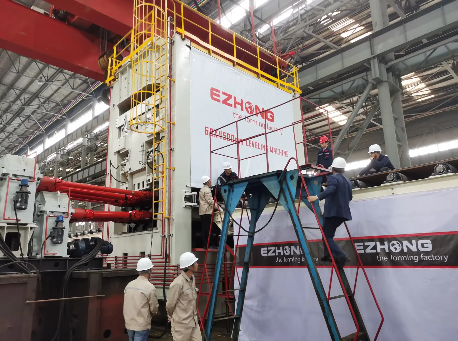 EZHONG máquina niveladora de placas ? equipo de aplanado de acero de alta resistencia de múltiples rodillos en operación