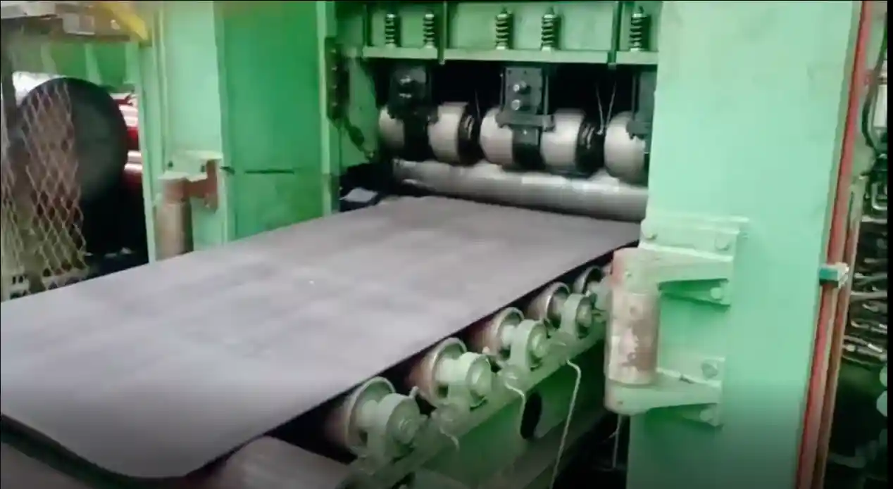 Máquina Niveladora de Planchas Calientes